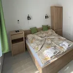 Rad-var Apartmanhaz アパート *