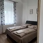 Rad-var Apartmanhaz アパート *