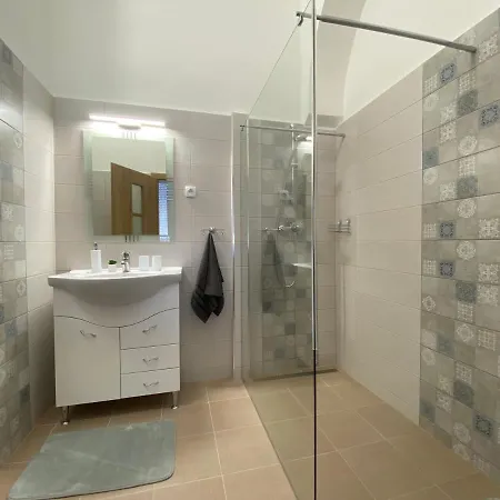 Rad-var Apartmanhaz Appartement Eger