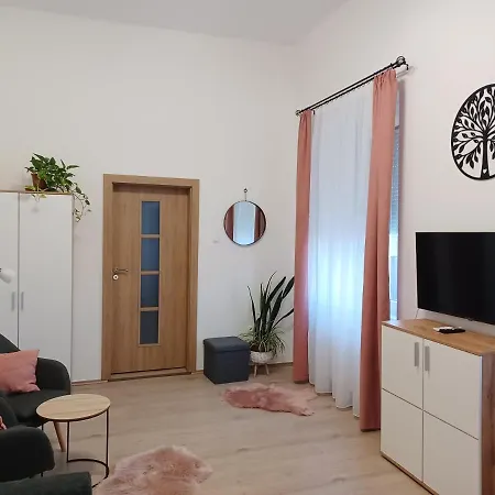 Rad-var Apartmanhaz Appartement Eger