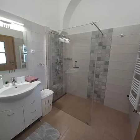 Appartement Rad-var Apartmanhaz Eger