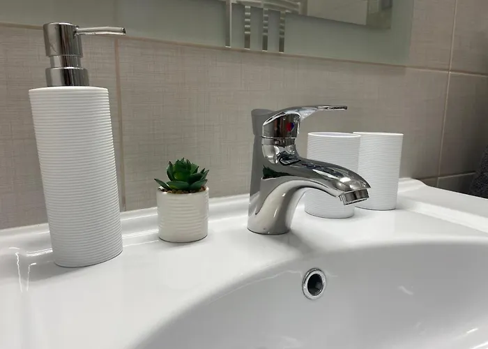 Rad-var Apartmanhaz 公寓 埃格尔