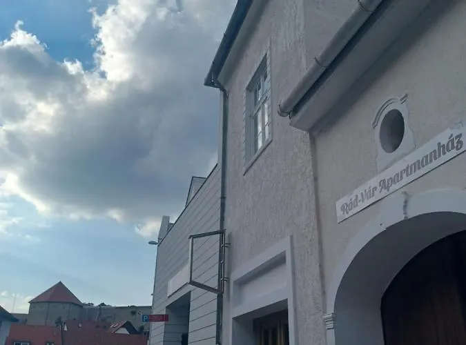公寓 Rad-var Apartmanhaz 埃格尔