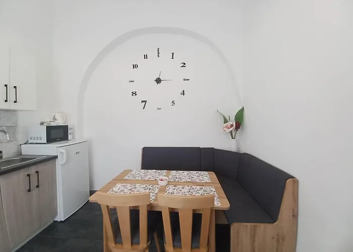 Rad-var Apartmanhaz 公寓 *