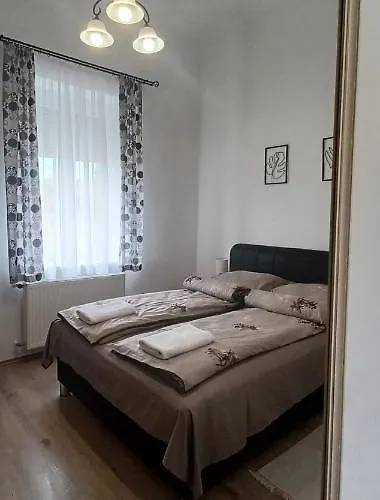 Rad-var Apartmanhaz 公寓 *